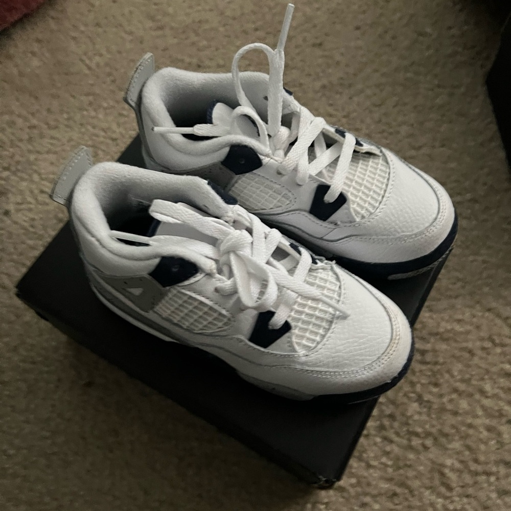 RETRO 4s worn once